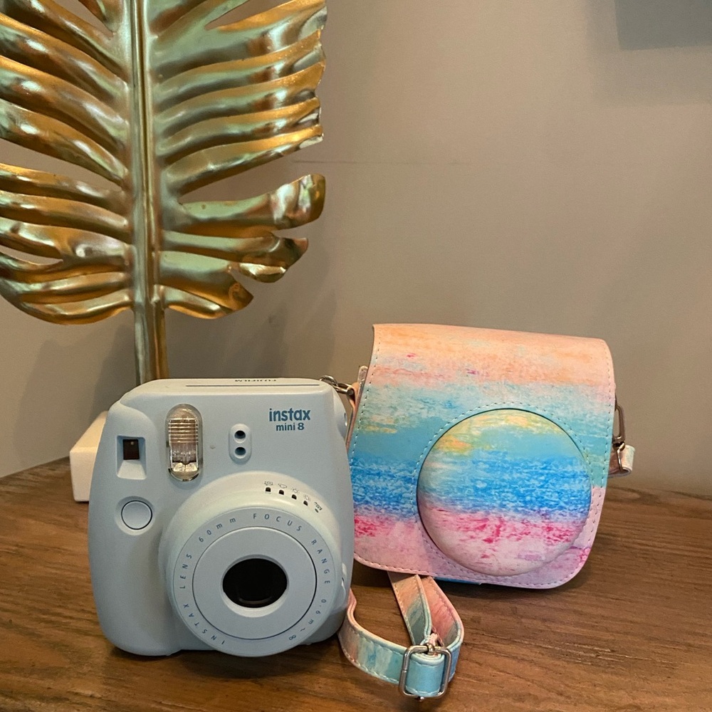 NEVER USED POLAROID INSTA MINI 8